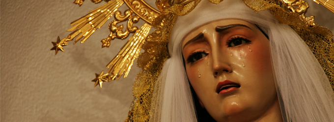 Ave Maria - GALERÍA DE LA DOLOROSA DE LA CATEDRAL VESTIDA DE BLANCO.